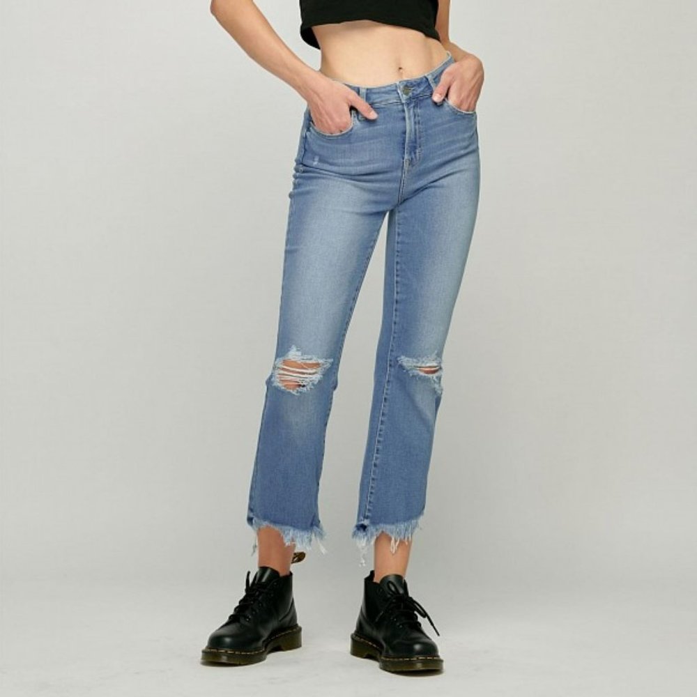 NWT Hidden Jeans Happi Crop Flare With Frayed Uneven Hem In Medium Wash
